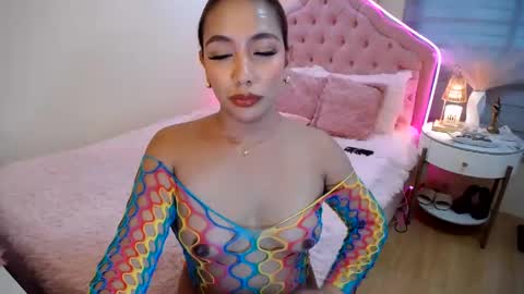 Snapshot of absolutely_gurjuice69 chatting on May 13, 2:53 am Hope online show from May 13, 2:53 am