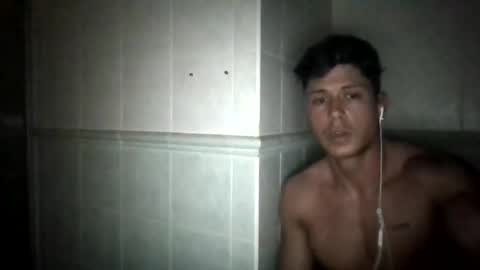 Snapshot of absolutwinner chatting on January 19, 1:31 am absolutwinner online show from January 19, 1:31 am