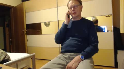 Snapshot of ach471 chatting on December 7, 7:05 am ach471 online show from December 7, 7:05 am