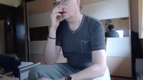 Snapshot of ach471 chatting on December 12, 10:02 am ach471 online show from December 12, 10:02 am