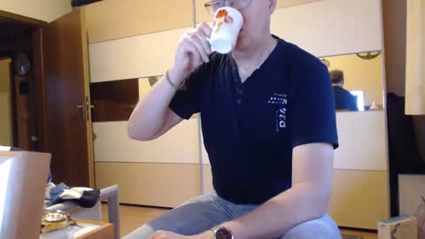 Snapshot of ach471 chatting on December 31, 8:15 am ach471 online show from December 31, 8:15 am