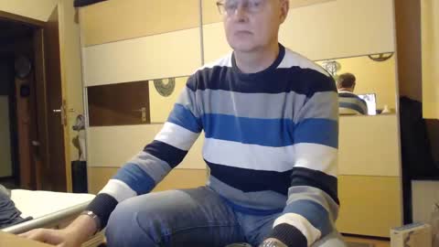 Snapshot of ach471 chatting on January 1, 6:27 pm ach471 online show from January 1, 6:27 pm