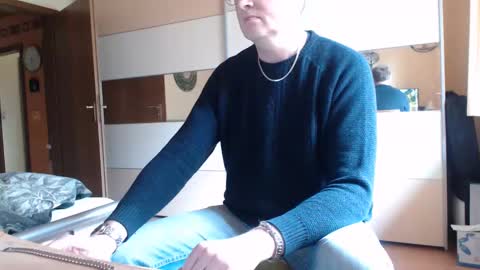 Snapshot of ach471 chatting on January 26, 12:33 pm ach471 online show from January 26, 12:33 pm