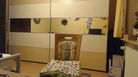 Snapshot of ach471 chatting on March 7, 5:29 am ach471 online show from March 7, 5:29 am