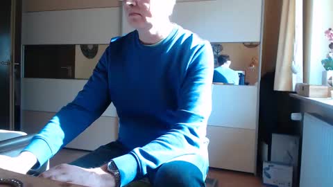 Snapshot of ach471 chatting on March 7, 12:23 pm ach471 online show from March 7, 12:23 pm