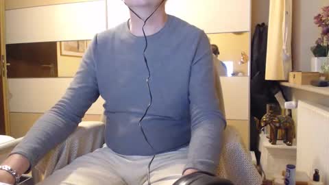 Snapshot of ach471 chatting on September 16, 7:15 pm ach471 online show from September 16, 7:15 pm