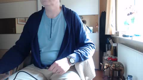 Snapshot of ach471 chatting on October 19, 10:16 am ach471 online show from October 19, 10:16 am