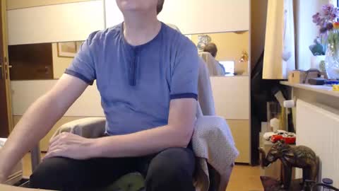 Snapshot of ach471 chatting on December 4, 8:23 am ach471 online show from December 4, 8:23 am