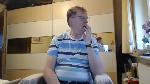 Snapshot of ach471 chatting on December 19, 9:49 am ach471 online show from December 19, 9:49 am