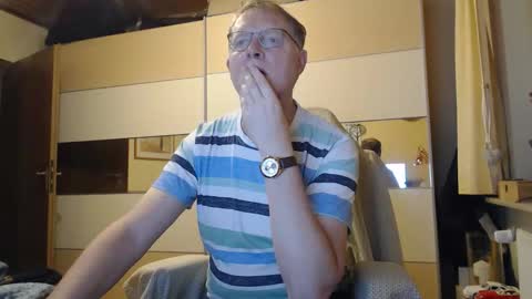 Snapshot of ach471 chatting on December 21, 6:31 am ach471 online show from December 21, 6:31 am