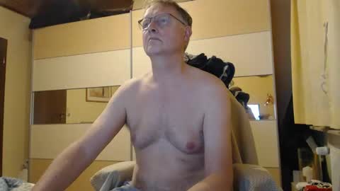 Snapshot of ach471 chatting on December 21, 9:11 pm ach471 online show from December 21, 9:11 pm