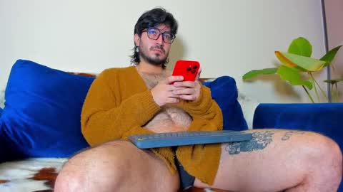 Snapshot of ackerman_eren_ chatting on February 10, 12:39 pm R. online show from February 10, 12:39 pm