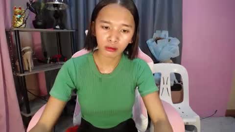 Snapshot of acyl_quixx chatting on February 3, 2:55 pm acyl_quixx online show from February 3, 2:55 pm