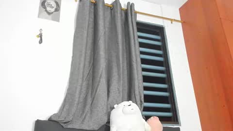 Snapshot of ada_gales_ chatting on November 8, 4:12 am Isa online show from November 8, 4:12 am