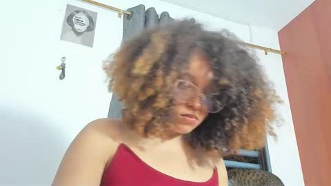 Snapshot of ada_gales_ chatting on November 20, 4:56 am Isa online show from November 20, 4:56 am