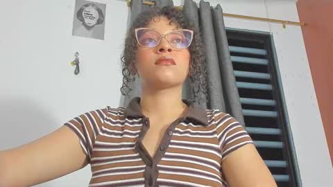 Snapshot of ada_gales_ chatting on November 28, 5:21 am Isa online show from November 28, 5:21 am