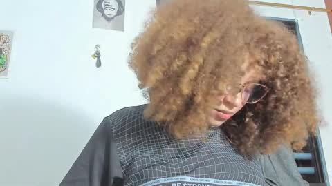 Snapshot of ada_gales_ chatting on December 17, 3:56 am Isa online show from December 17, 3:56 am