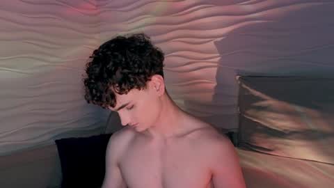 Snapshot of adam_21cm chatting on December 15, 10:26 pm Adam online show from December 15, 10:26 pm