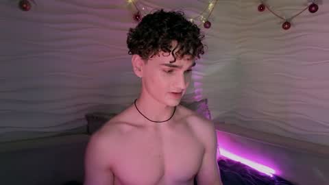 Snapshot of adam_21cm chatting on December 27, 4:32 pm Adam online show from December 27, 4:32 pm