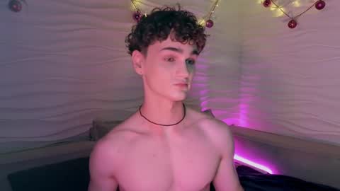 Snapshot of adam_21cm chatting on January 3, 4:16 pm Adam online show from January 3, 4:16 pm