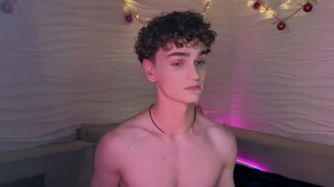 Snapshot of adam_21cm chatting on January 3, 10:19 pm Adam online show from January 3, 10:19 pm