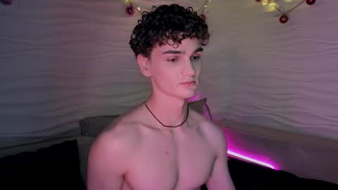 Snapshot of adam_21cm chatting on January 4, 4:11 pm Adam online show from January 4, 4:11 pm