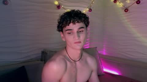 Snapshot of adam_21cm chatting on January 5, 7:28 pm Adam online show from January 5, 7:28 pm