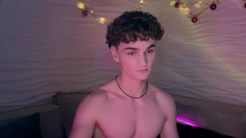 Snapshot of adam_21cm chatting on January 9, 4:49 pm Adam online show from January 9, 4:49 pm