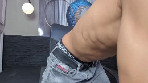 Snapshot of adam_piarse chatting on January 11, 5:52 am adam_piarse online show from January 11, 5:52 am