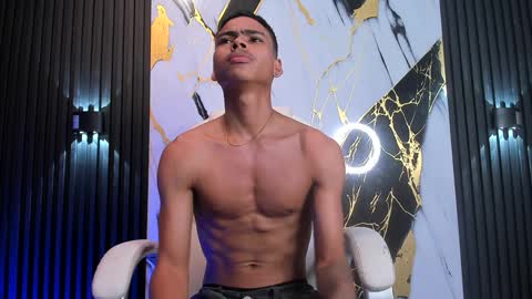 Snapshot of adam_piarse chatting on February 26, 1:32 am adam_piarse online show from February 26, 1:32 am