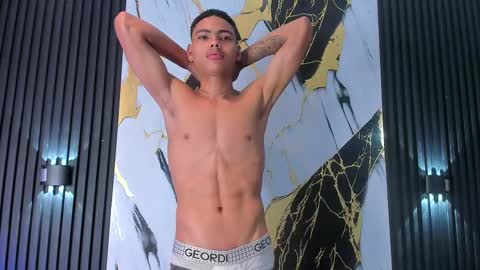 Snapshot of adam_piarse chatting on February 26, 4:36 am adam_piarse online show from February 26, 4:36 am