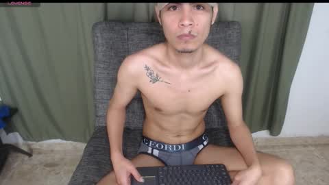 Snapshot of adam_sinclair chatting on November 11, 3:45 pm adam_sinclair online show from November 11, 3:45 pm