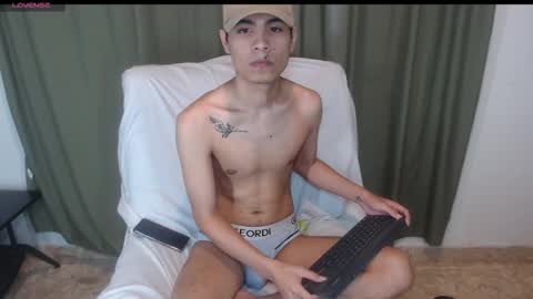 Snapshot of adam_sinclair chatting on November 16, 9:42 pm adam_sinclair online show from November 16, 9:42 pm