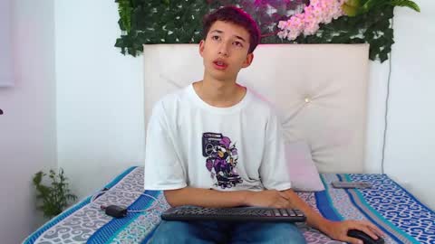adam_sweet__ online show from April 8, 9:48 pm