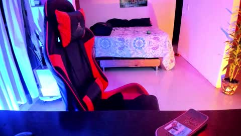 Adam Valencia online show from November 9, 4:00 am