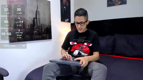 adam_walker_1 online show from March 19, 1:26 pm