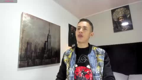 adam_walker_1 online show from June 8, 3:23 pm