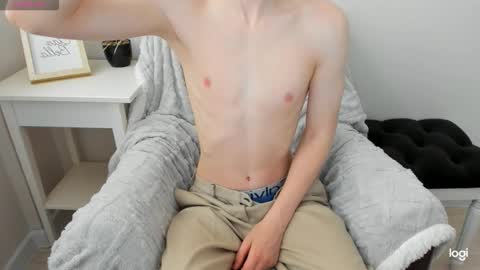 Snapshot of adamal1 chatting on October 15, 9:42 am Adam online show from October 15, 9:42 am