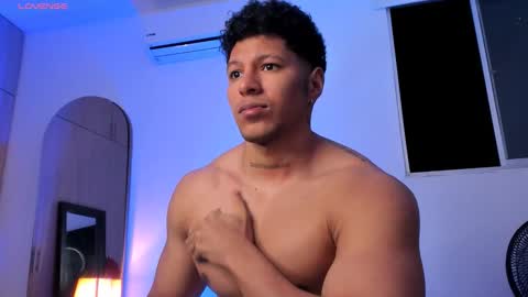 adambrocs1 online show from November 30, 8:07 am