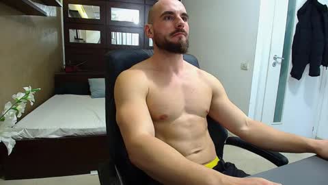 Snapshot of adamjameson chatting on February 19, 9:39 am AdamJameson online show from February 19, 9:39 am