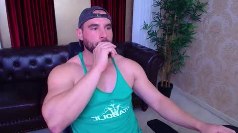 Snapshot of adamjameson chatting on September 28, 6:52 am AdamJameson online show from September 28, 6:52 am