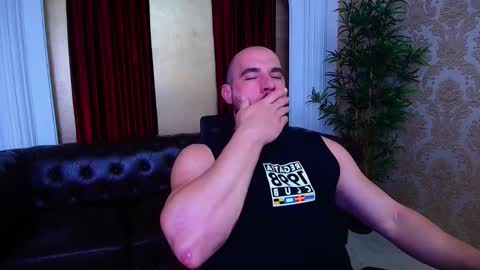 Snapshot of adamjameson chatting on October 16, 4:46 am AdamJameson online show from October 16, 4:46 am