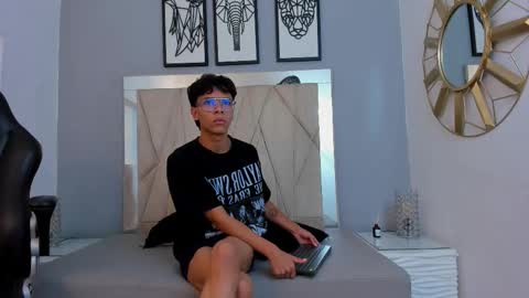 Adams Bobby online show from December 3, 11:41 am