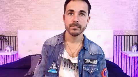 Im Adams Sanz online show from April 10, 7:18 pm