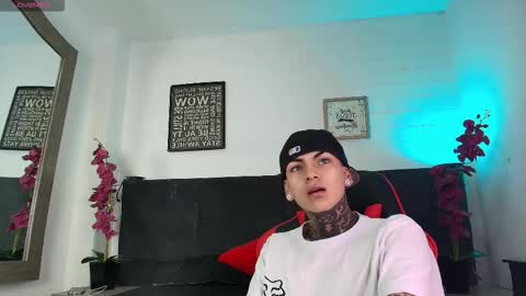 Snapshot of adamswalkerr_ chatting on February 24, 12:03 pm AdamsWalkerr online show from February 24, 12:03 pm