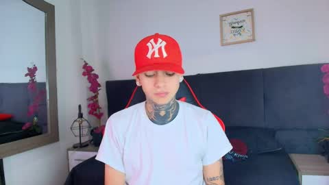 AdamsWalkerr  online show from April 9, 12:32 pm