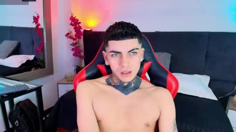 AdamsWalkerr  online show from April 18, 1:26 pm