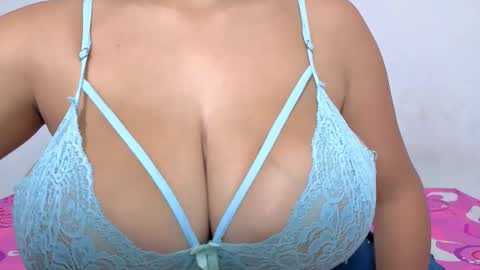 Snapshot of adara_cute18 chatting on October 18, 2:40 pm adara_cute18 online show from October 18, 2:40 pm