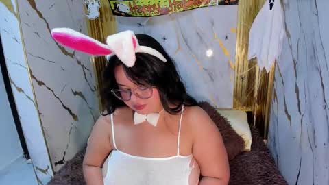 Snapshot of adara_sweet20 chatting on October 31, 6:53 pm adara_sweet20 online show from October 31, 6:53 pm