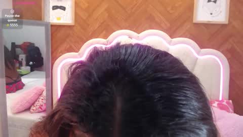 adarose_ online show from February 26, 11:15 pm